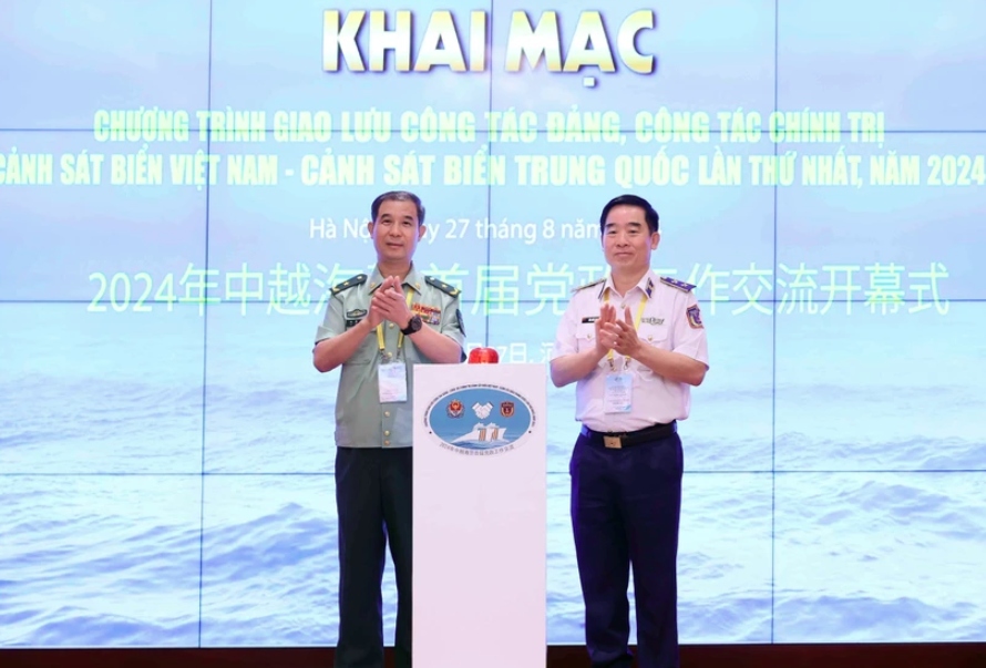 VNese, Chinese coast guards hold exchange programme on Party, political affairs